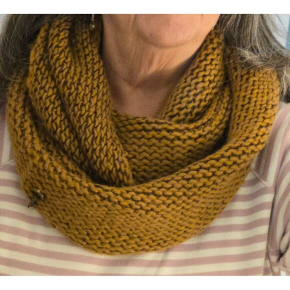 Fossil Chunky Soft Knit Infinity Scarf Camel With Metal Logo Key - Picture 2 of 7